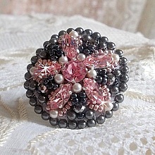 Bague Pampilles Rose et Grise avec des navettes et perles nacr&eacute;es en cristal de Swarovski